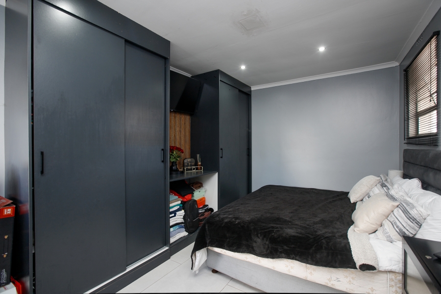 4 Bedroom Property for Sale in Marina Da Gama Western Cape